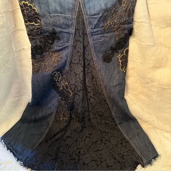❣️SOLD ❣️BEBE Lace Appliqué Long Gusset True Indigo Denim Skirt. Size 26. 40”L - Picture 10 of 17